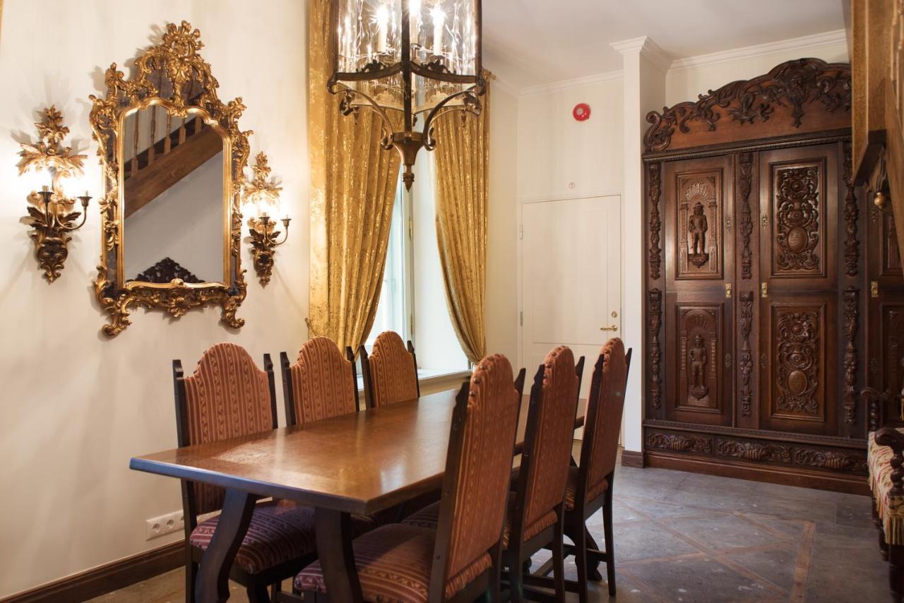 Luxury Medieval 2 Storey With Antique Furniture In Old Town Tallinna