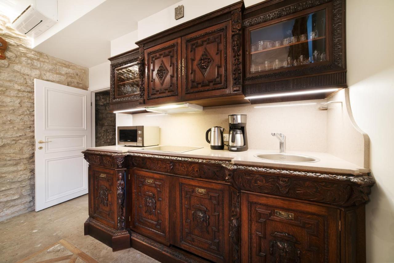 Huoneisto Luxury Medieval 2 Storey With Antique Furniture In Old Town *