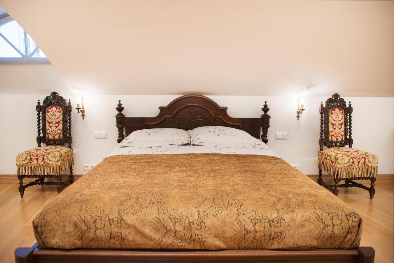 Luxury Medieval 2 Storey With Antique Furniture In Old Town